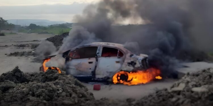 Posible vinculado en doble homicidio fue asesinado y quemado junto a un auto