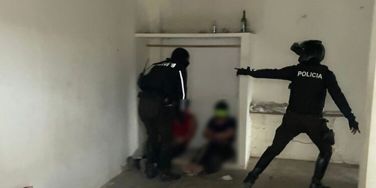 En una vivienda fueron encontradas dos personas secuestradas