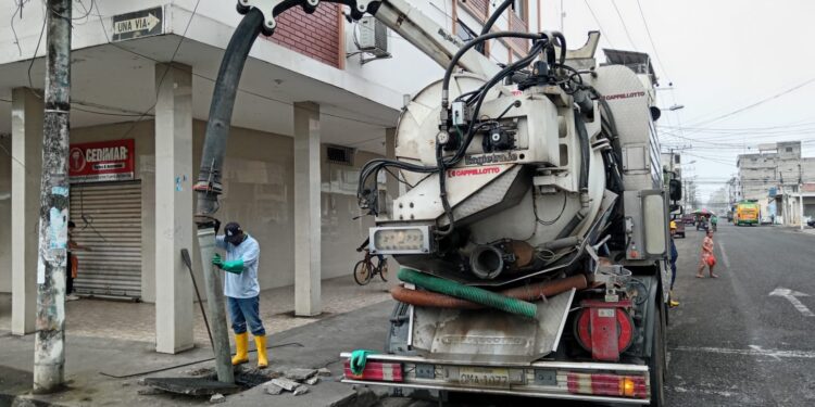 Aguas Machala EP Realiza Limpieza Integral de Sistemas de Alcantarillado