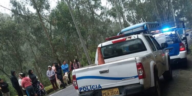 Cadáver amarrado de manos y pies fue arrojado en la vía