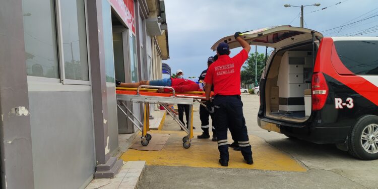 Motociclista herido al impactar contra el parterre
