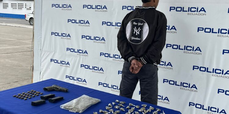 Adolescente aprehendido con una pistola y sustancias ilícitas