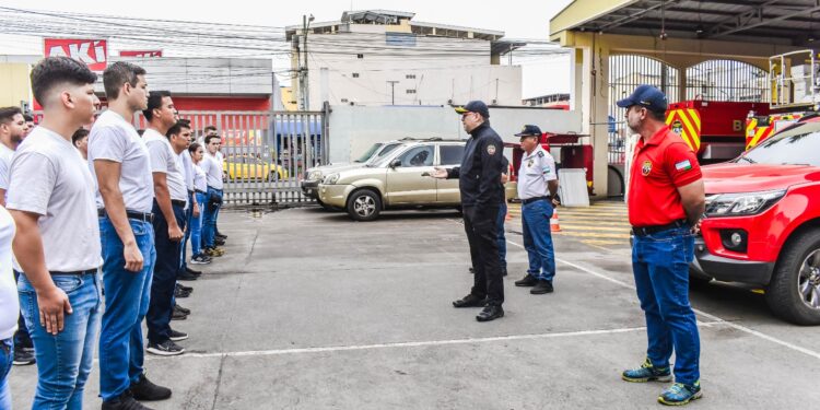 Inició la XV promoción de Bomberos Voluntarios