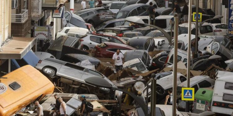 Cifra de muertos en Valencia por inundación asciende a 95