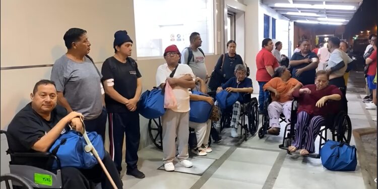 Pacientes renales del IESS en alerta por posible suspensión de tratamientos por falta de pagos