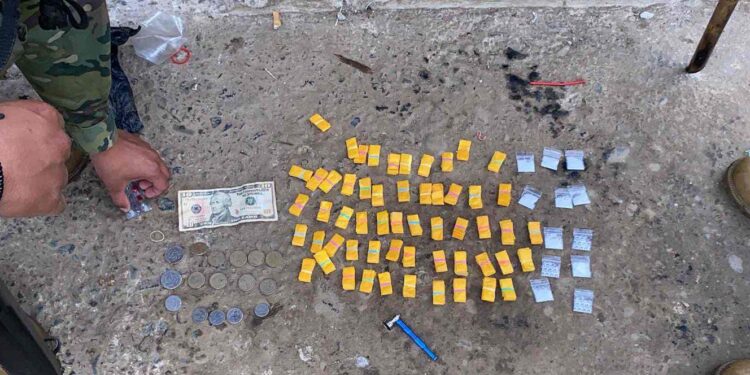 Militares aprehenden a ciudadano con drogas en Camilo Ponce Enríquez