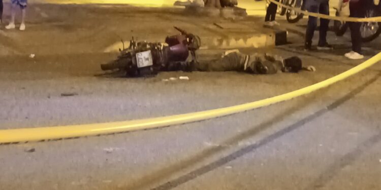 Motociclista pierde la vida tras ser impactado por un bus en Machala ...