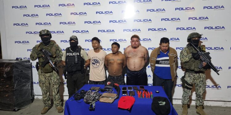 Tras intensa balacera en Puerto Bolívar se logró la aprehensión de cuatro sujetos