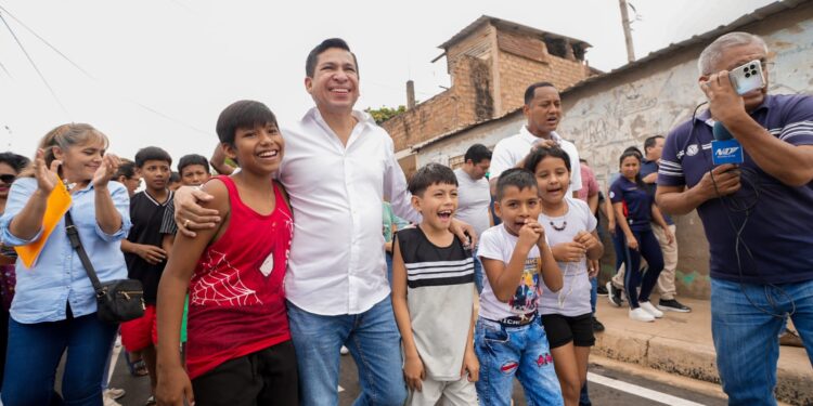 Alcalde Darío Macas Salvatierra inauguró regeneración urbana de seis barrios