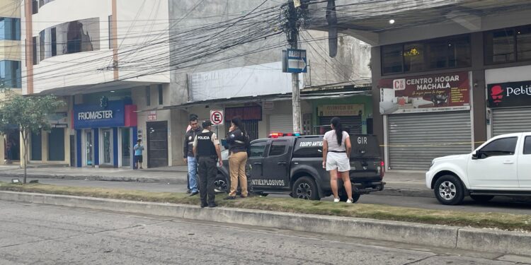 Lanzaron un artefacto explosivo contra un negocio de Machala