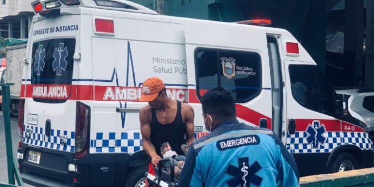 Con gasolina le prendieron fuego a un indigente y su mascota
