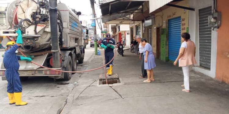 Aguas Machala EP realiza limpieza de redes de alcantarillado sanitario
