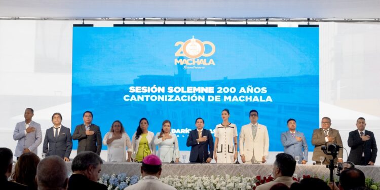 Con sesión solemne y entrega de condecoraciones Municipalidad de Machala conmemoró bicentenario de cantonización