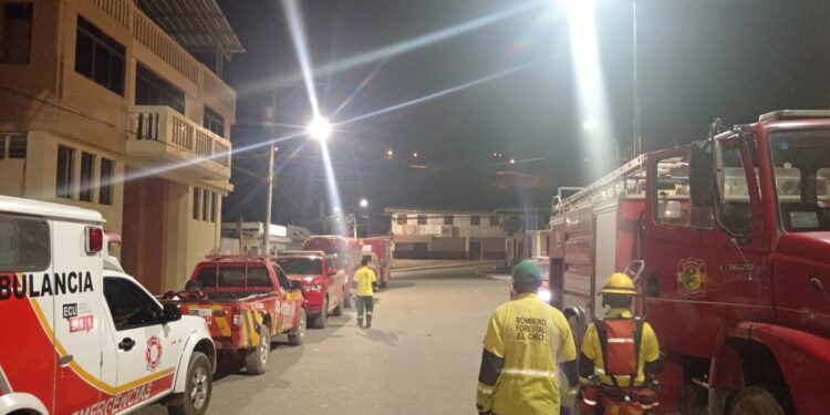Bomberos de 7 cantones combaten el incendio en Chilla