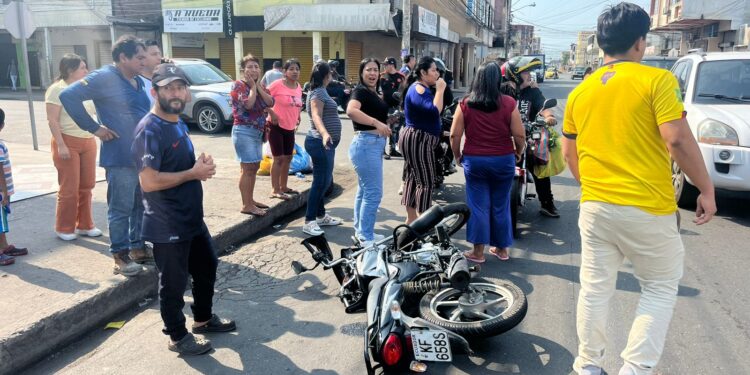 Motociclista herido tras colisión con un taxi