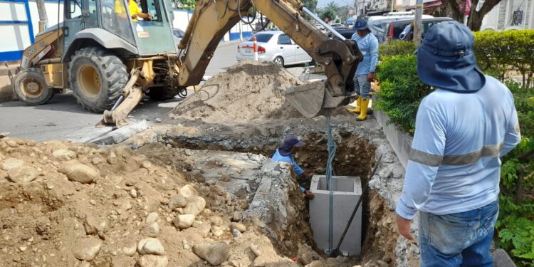 Aguas Machala EP optimiza red de alcantarillado pluvial en Cdla. Las Brisas