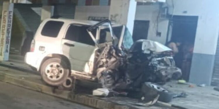 Carro quedó destruido por accidente en Puerto Bolívar