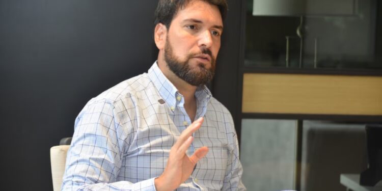 El candidato presidencial Jan Topic también denuncia amenazas