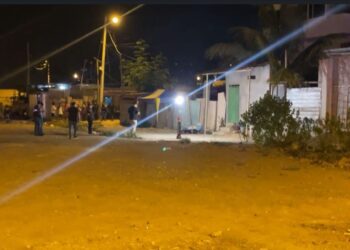 Asesinado en el exterior de una casa