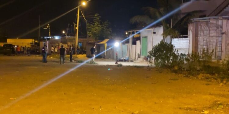 Asesinado en el exterior de una casa