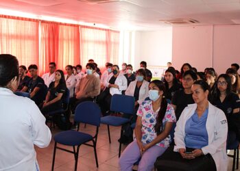 Hospital Teófilo Dávila capacita a personal médico en lactancia materna