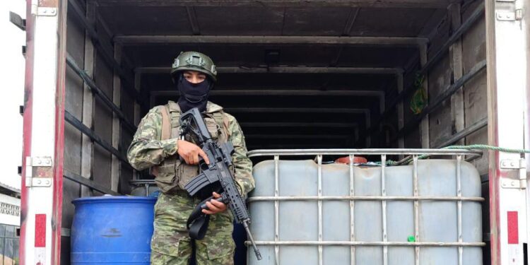 Dos detenidos con dinero y combustible para contrabando en Las Lajas