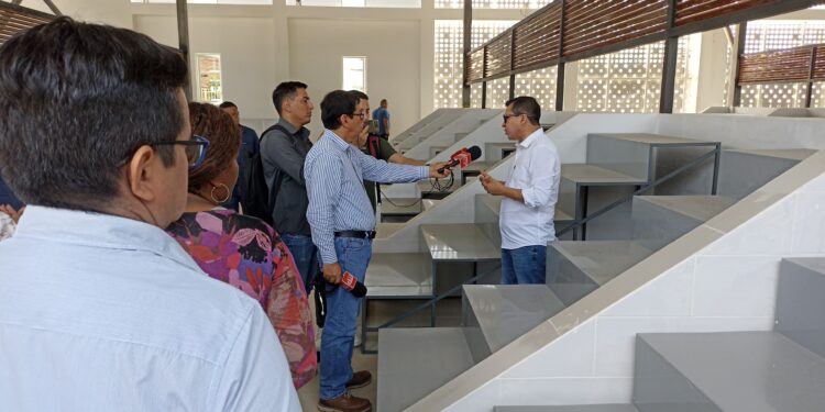 Alcalde de Machala Darío Macas Salvatierra, recorrió la Plaza Bicentenario