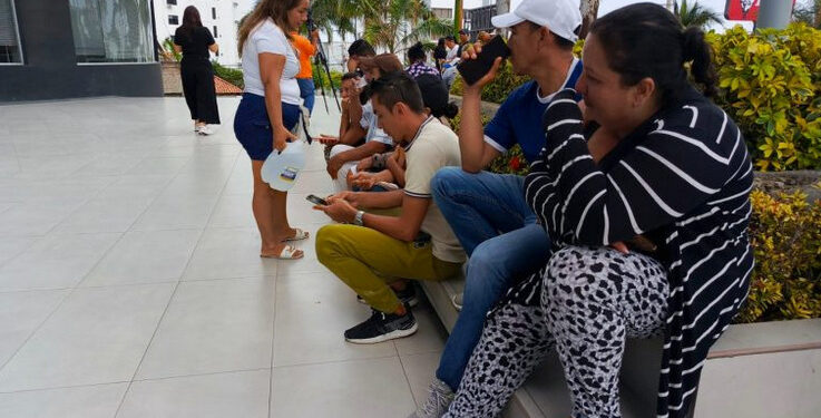 Barco desaparece con 22 pescadores