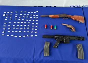 En una vivienda se encontraron armas de fuego, municiones y droga