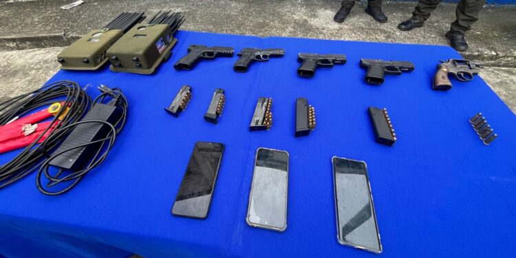 Cuatro detenidos tras un enfrentamiento con la Policía