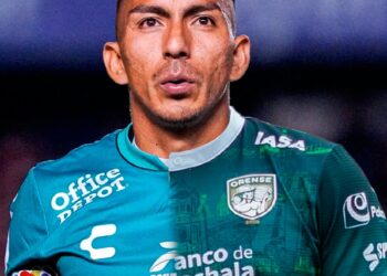 Angel Mena cerca de Orense SC