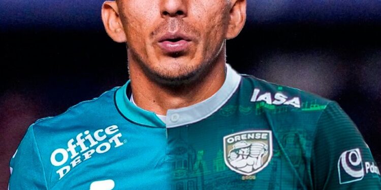 Angel Mena cerca de Orense SC