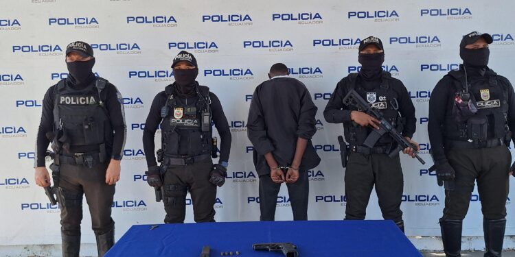 En un operativo tras el triple asesinato, un menor de edad detenido con una pistola