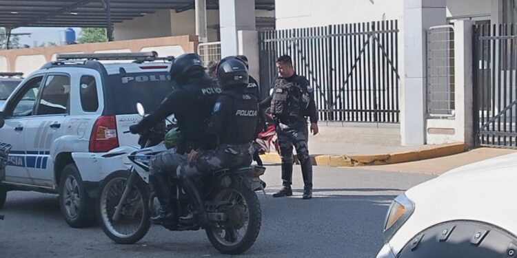 Herido luego que encapuchado entró a su casa a dispararle