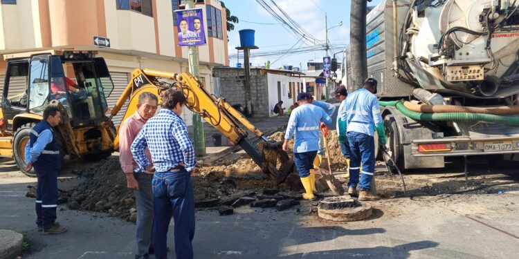 Aguas Machala EP realiza limpieza y mantenimiento de redes de alcantarillado sanitario