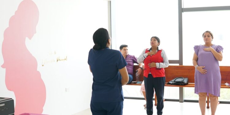 Hospital General Machala del IESS Inaugura sala de educación prenatal para preparar a futuras madres