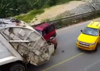 Dos trabajadores de la empresa de recolección de basura heridos en un accidente