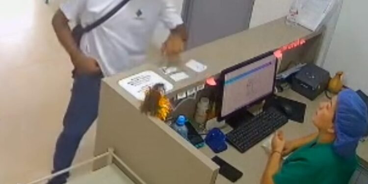 Delincuente asaltó en un laboratorio clínico