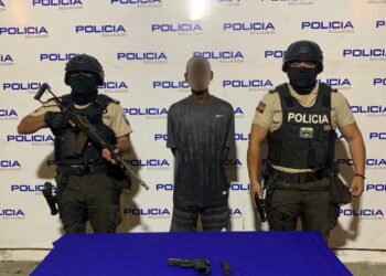 Sujeto armado habría sido detenido en pleno asalto