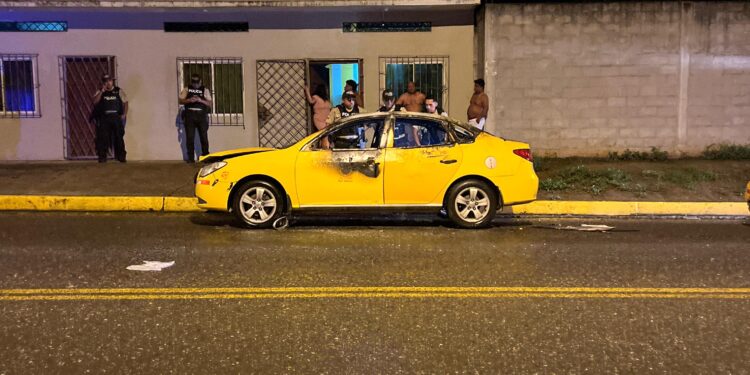 Se registró atentado contra taxi de la cooperativa Santa Rosa