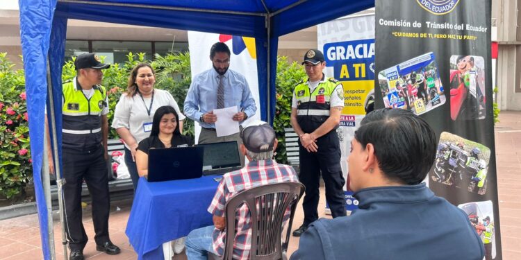 Tránsito del Ecuador impulsa modernización en El Oro con servicio de prescripciones en línea