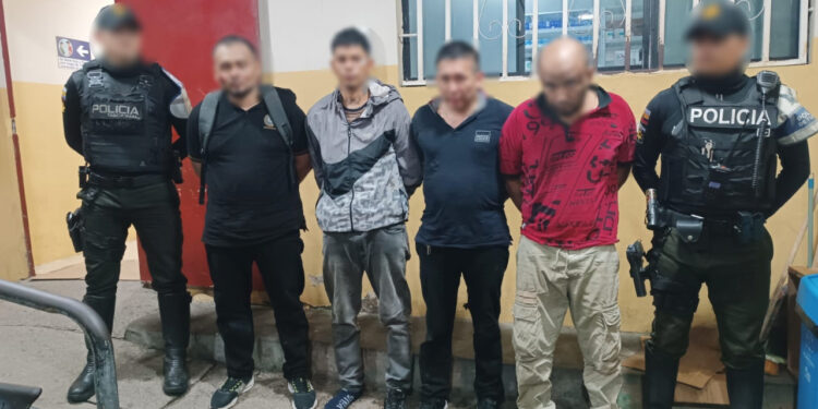 Rescatan a tres personas secuestradas en un edificio en el centro de Guayaquil