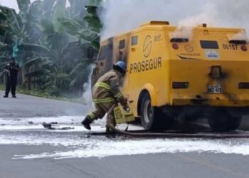 Un blindaje de transporte de valores se incendió