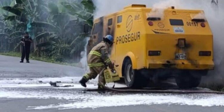 Un blindaje de transporte de valores se incendió