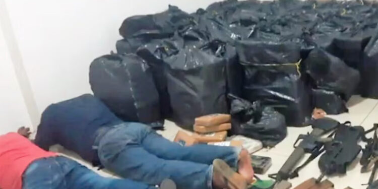 Más de una tonelada y media de sustancias ilícitas estaba almacenada en una vivienda