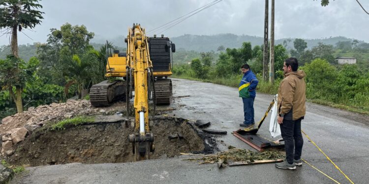 Prefectura de El Oro enfrenta emergencias viales por lluvias