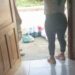 Una mujer de 40 años fue asesinada en el portal de su casa