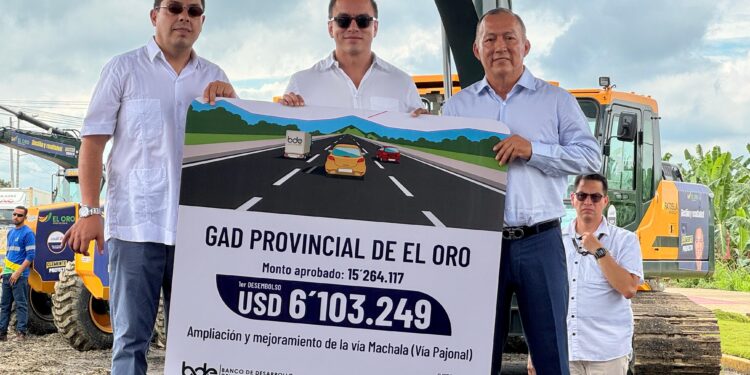 Gobierno firmó con Prefectura contratos de financiamiento para obras viales en El Oro