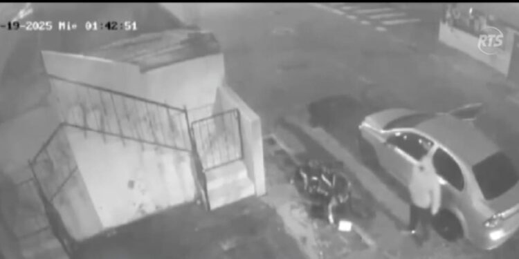 Banda delictiva disfrazado de policías asalta vivienda en Rumiñahui