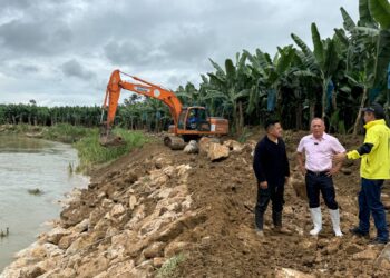 Prefectura de El Oro refuerza márgenes del río Buenavista para proteger cultivos y viviendas